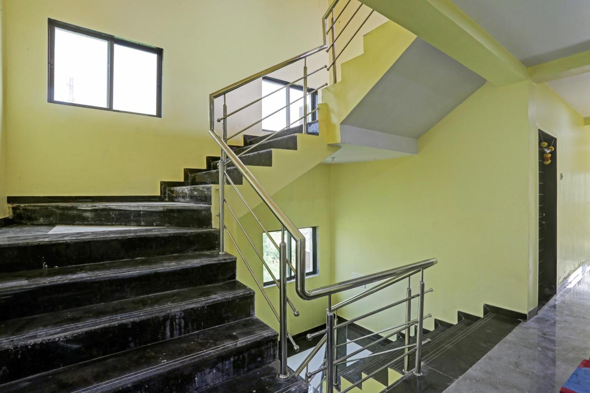Hotel O Om Sai Residency Lodging And Boarding Taloje Budrukh Eksteriør bilde